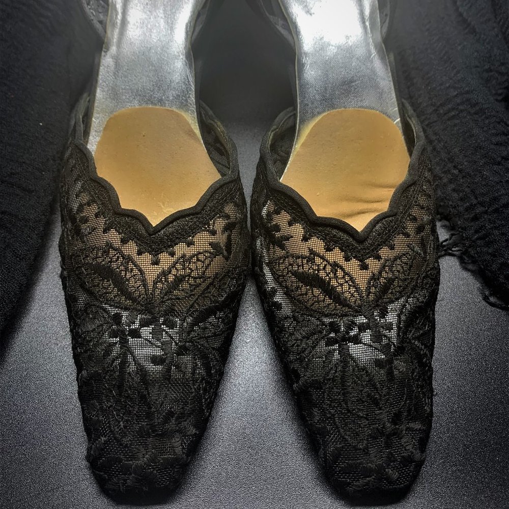STUART WEITZMAN_BLACK LACE HEEL